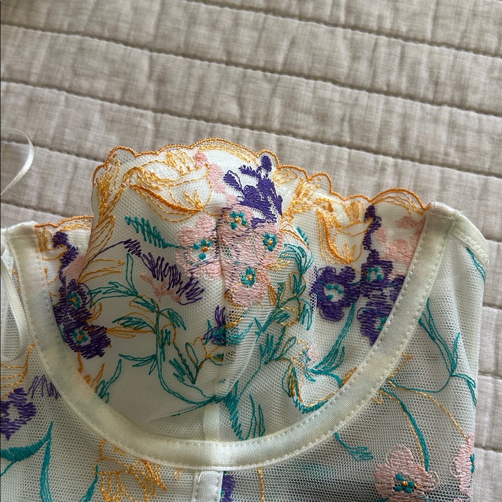 Urban outfitters Flora Embroidered Bustier corset In White Multi M - Picture 15 of 15